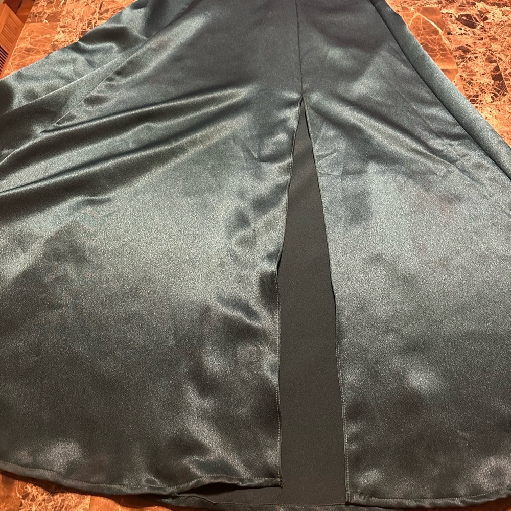 David's Bridal One-Shoulder Green Gown with pockets - Picture 7 of 12